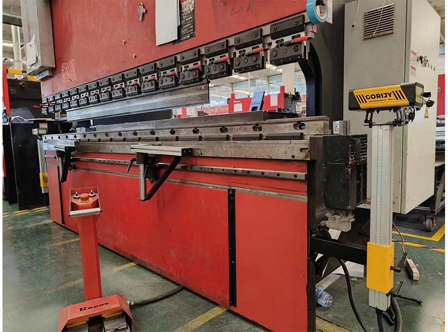 單點(diǎn)折彎機(jī)保護(hù)裝置解決方案